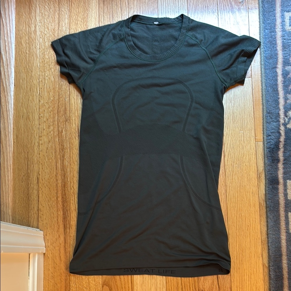 Lululemon Swiftly tech  tee dark green size 8